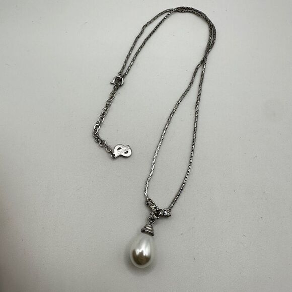 Vintage Christian Dior Faux Pearl and rhinestone drop necklace in silver tone! - Picture 5 of 16